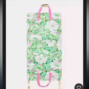 NEW IN PACKAGE Lilly Pulitzer GWP travel garment bag poppy land large